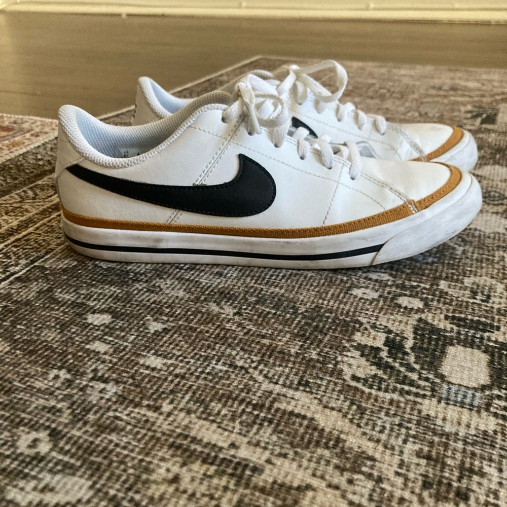 Nike Court Legacy Sneaker (big kids size 6/women’s 7.5)